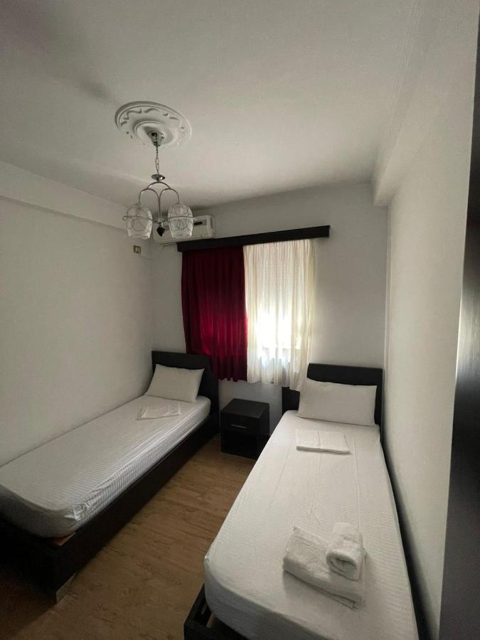 Centre Hotel ベラト エクステリア 写真